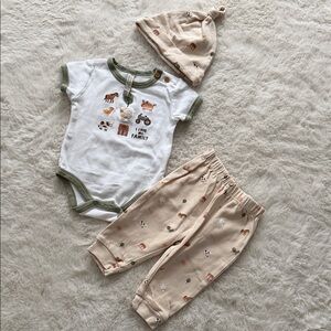 chick pea Beige and White Baby Matching Set with Animal Prints